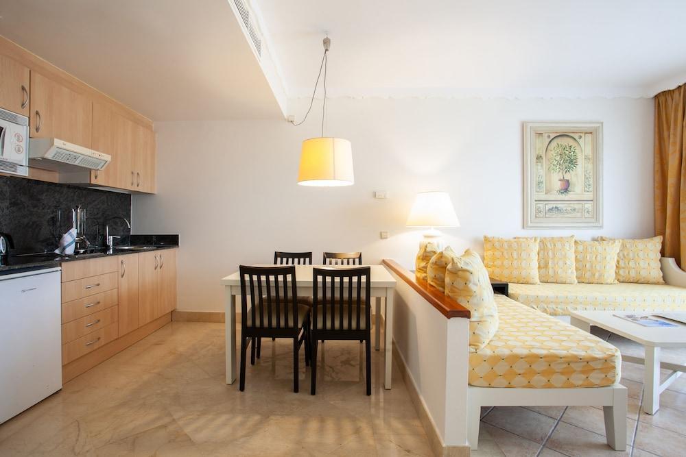 Grupotel Macarella & Apartahotel 4*