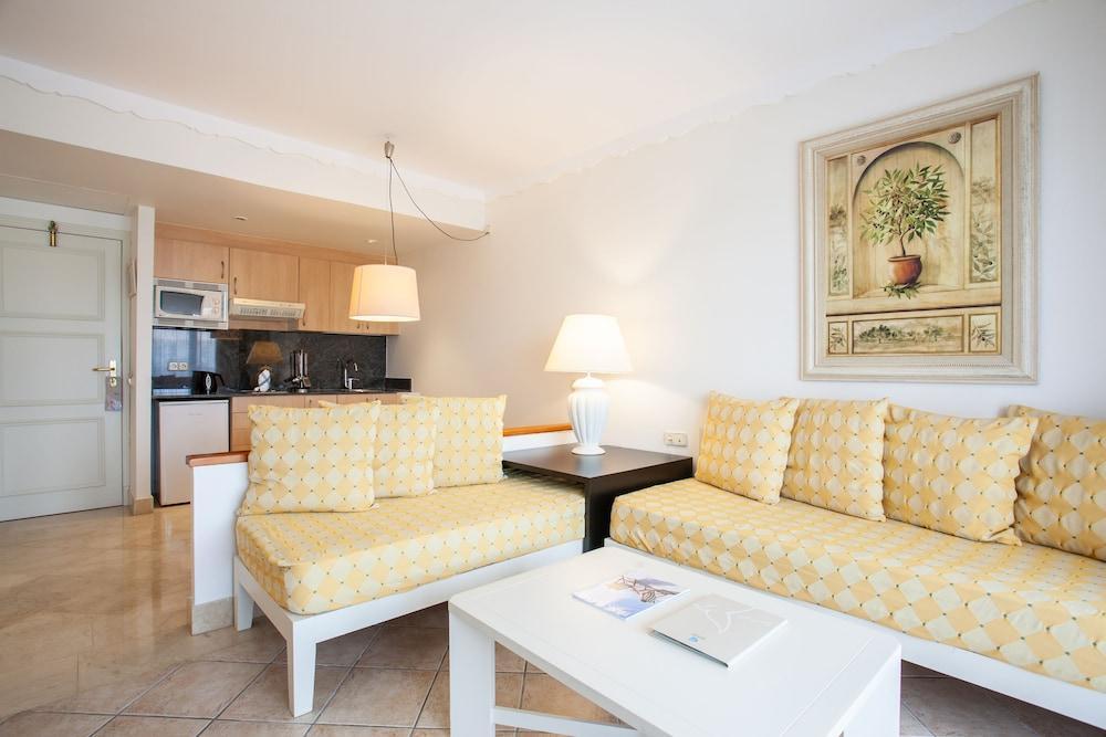 Apartahotel Grupotel Macarella &