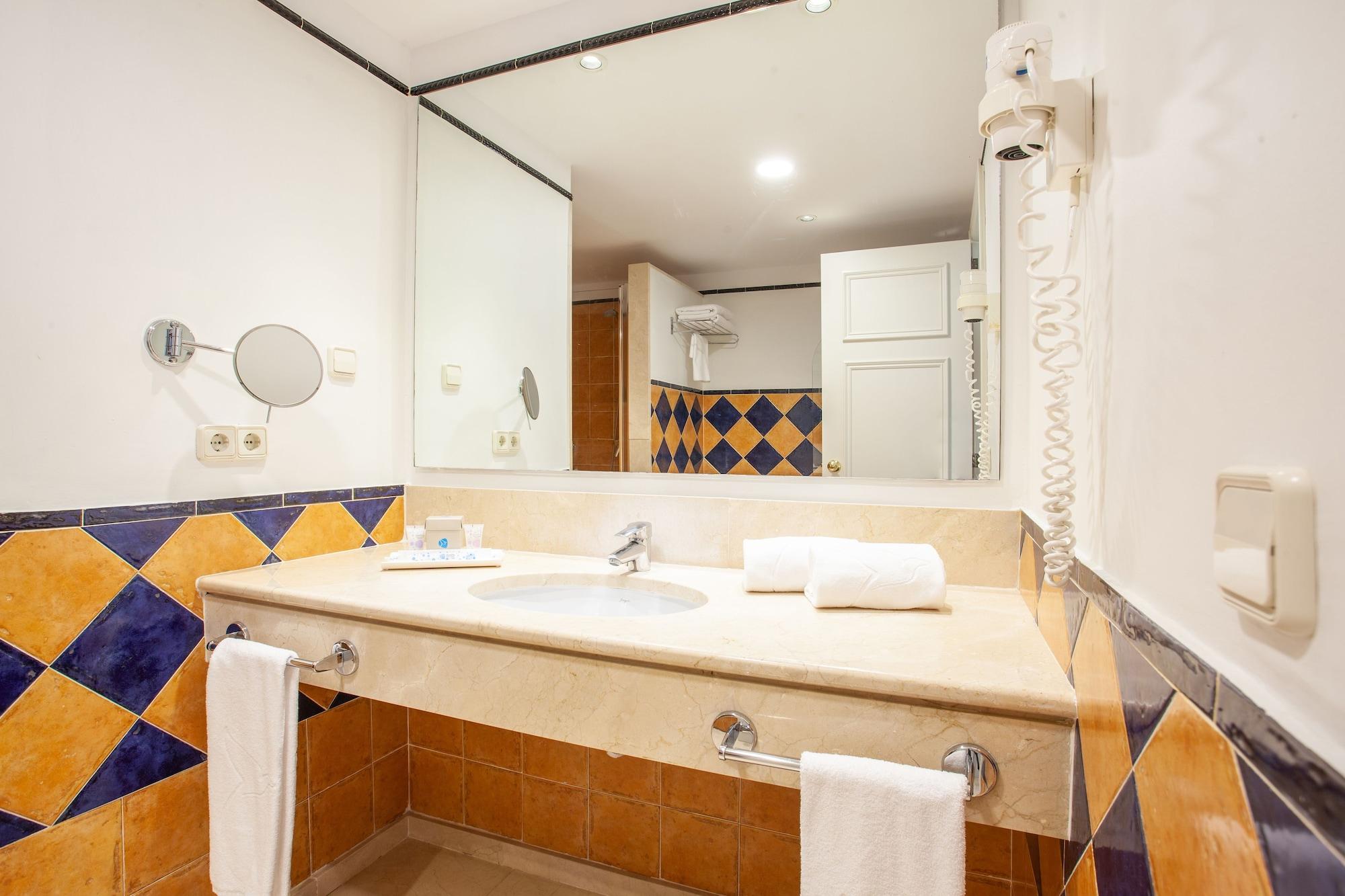 Grupotel Macarella & Apartahotel Son Xoriguer
