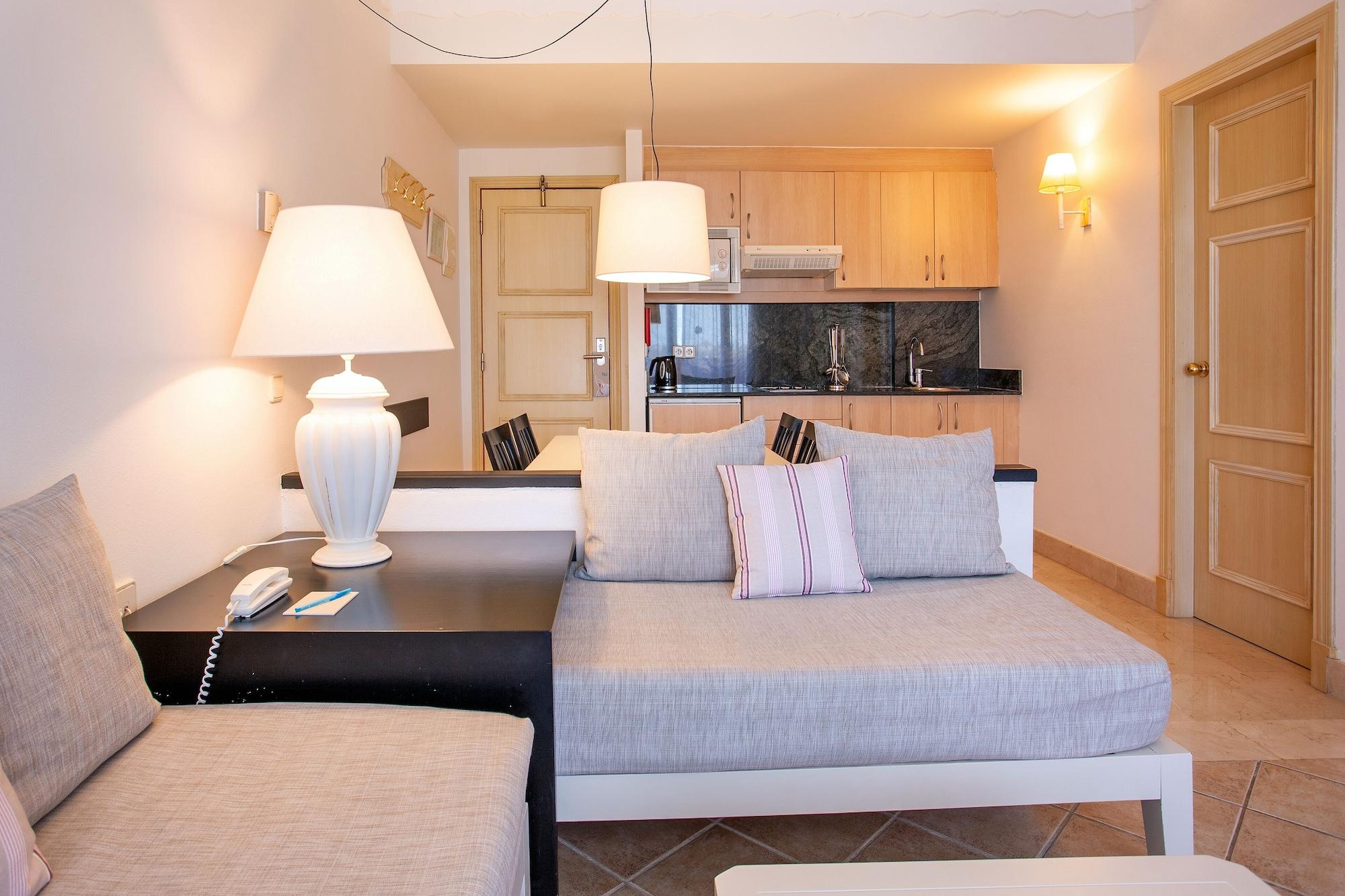 Grupotel Macarella & 4*