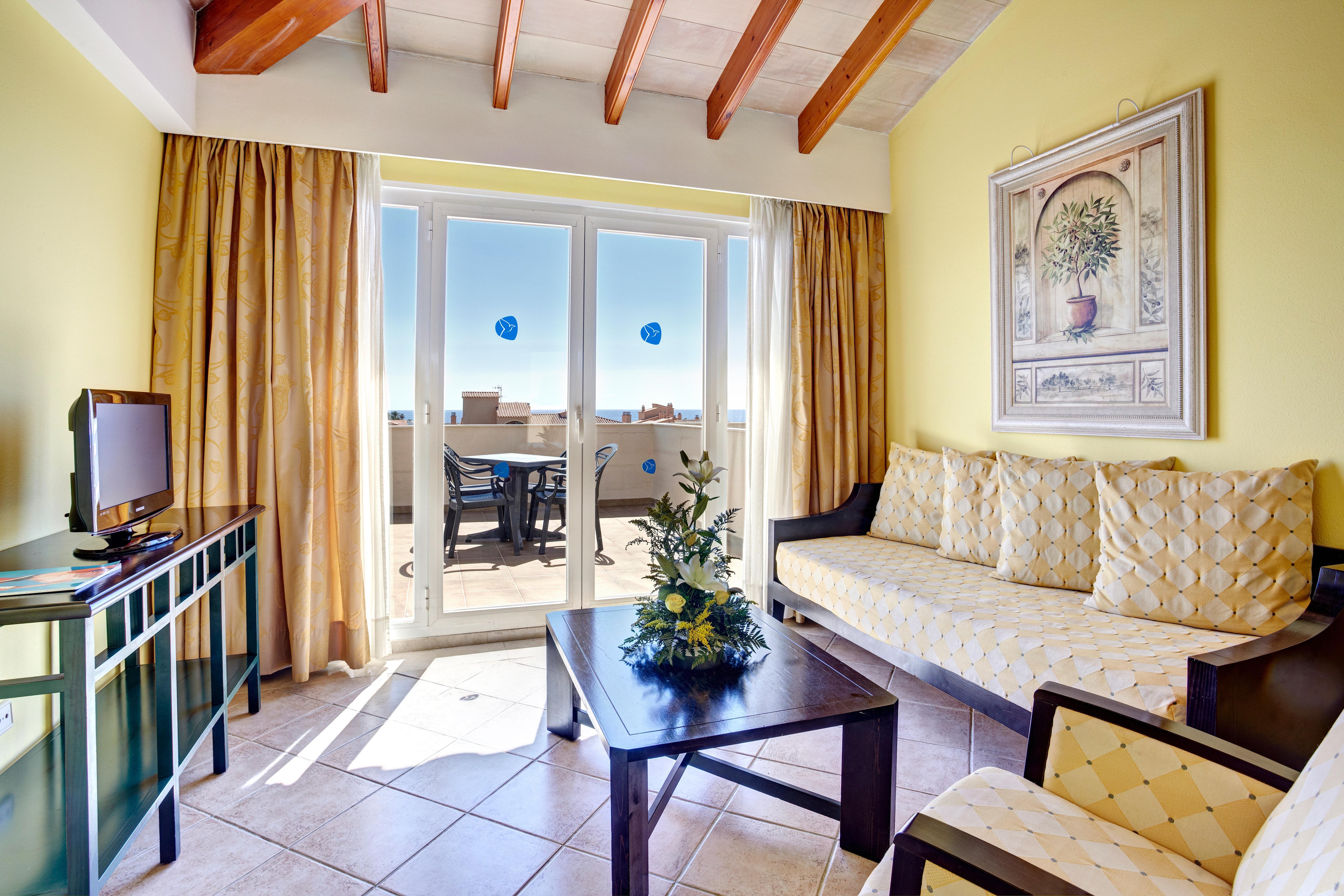 Grupotel Macarella & Apartahotel