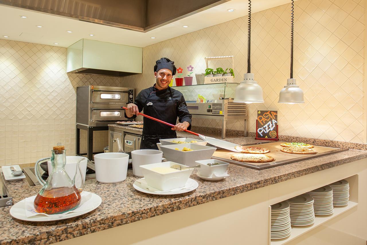Apartahotel Grupotel Macarella & 4*