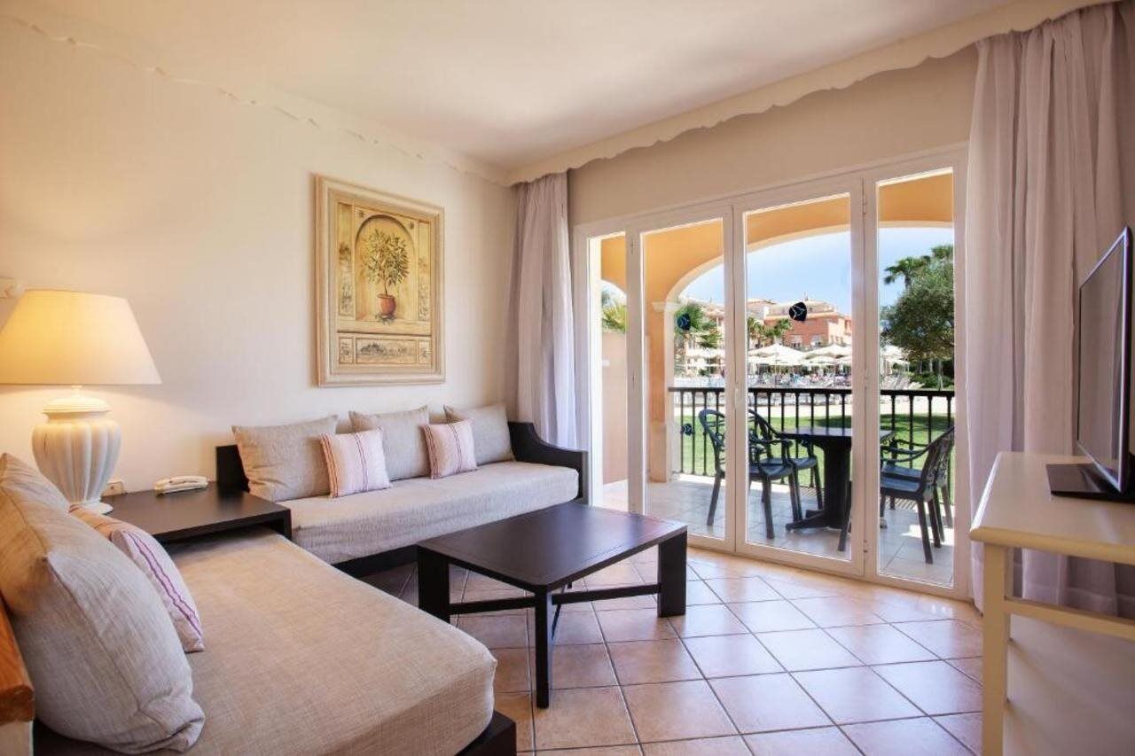 Grupotel Macarella & Apartahotel